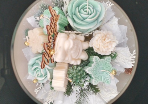 Świąteczny FlowerBox candle pachnący choinką