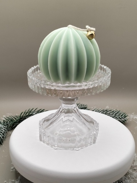 Świeca sojowa w kształcie bombki