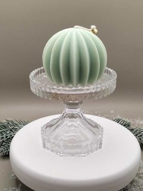 Świeca sojowa w kształcie bombki