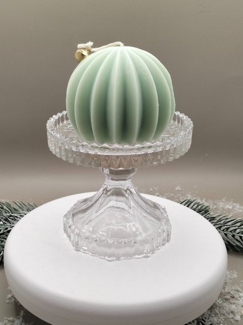 Świeca sojowa w kształcie bombki