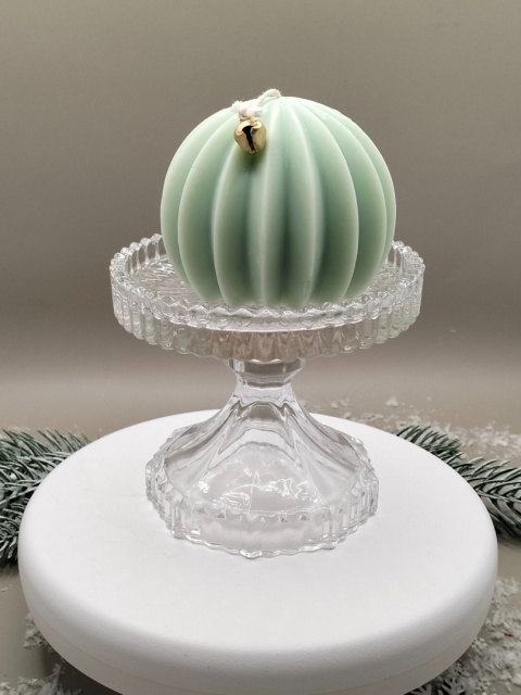 Świeca sojowa w kształcie bombki