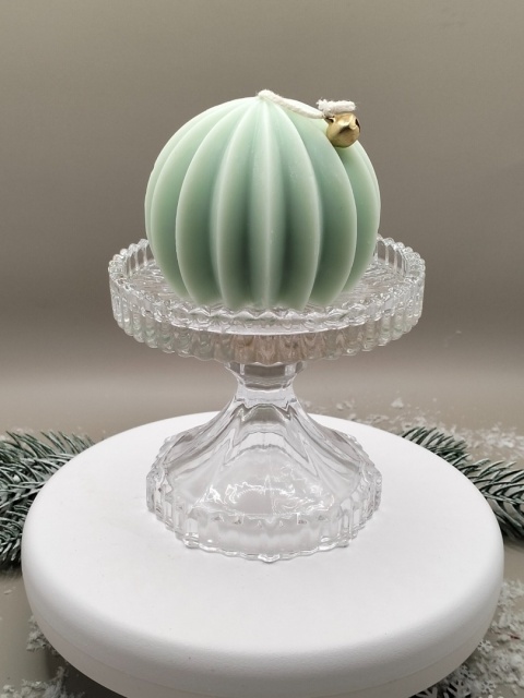 Świeca sojowa w kształcie bombki